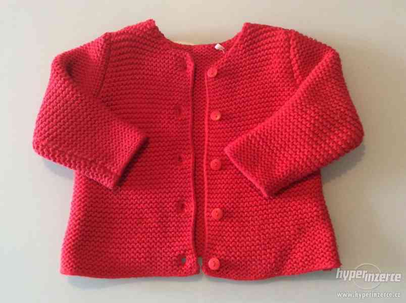Nabízím k prodeji detsky teply cerveny sveter 6-9mesicu - foto 1