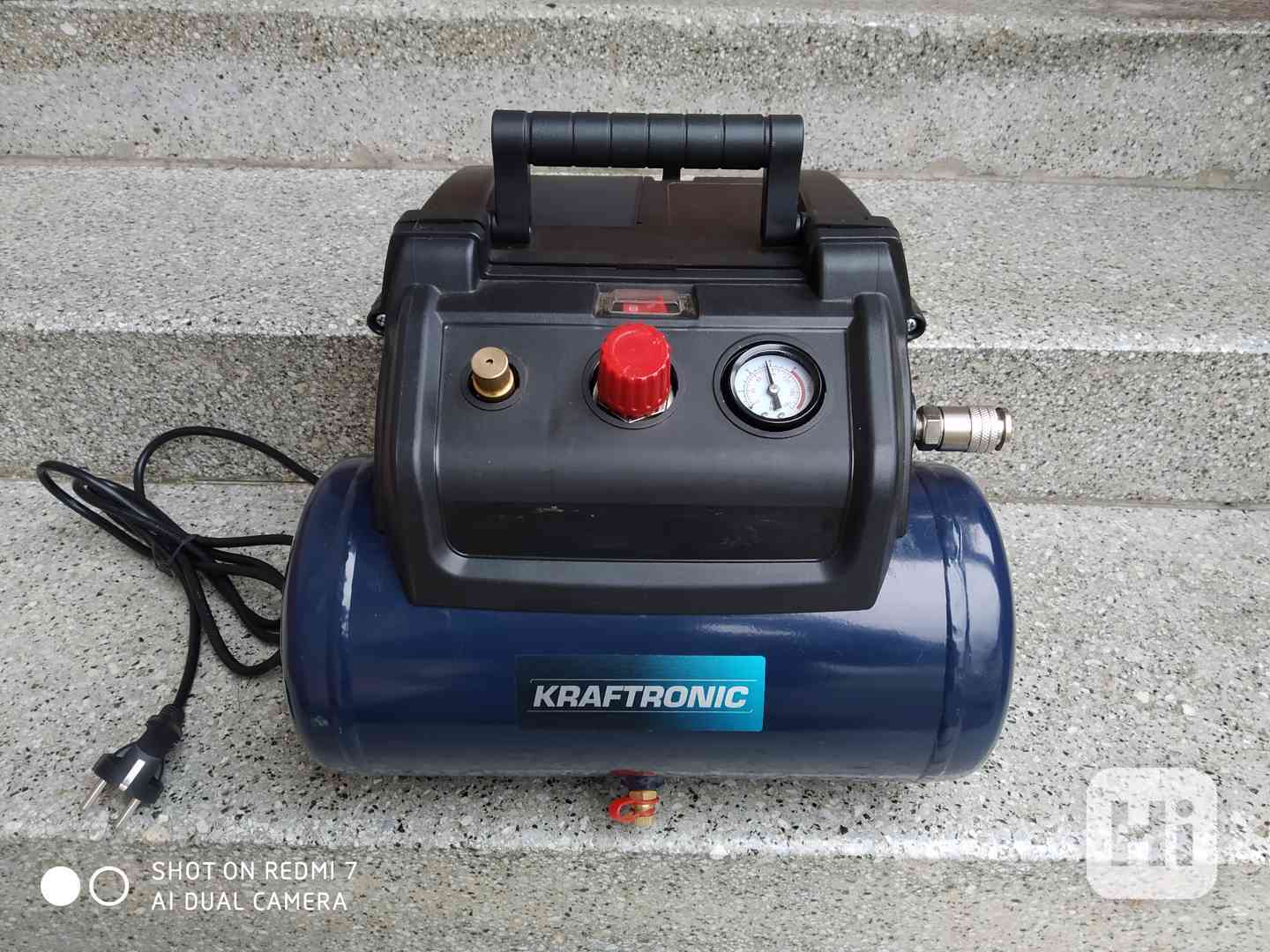 Prodám Bezolejový kompresor KRAFTRONIC KT-KP 6 OF -8 BARŮ.  - foto 1