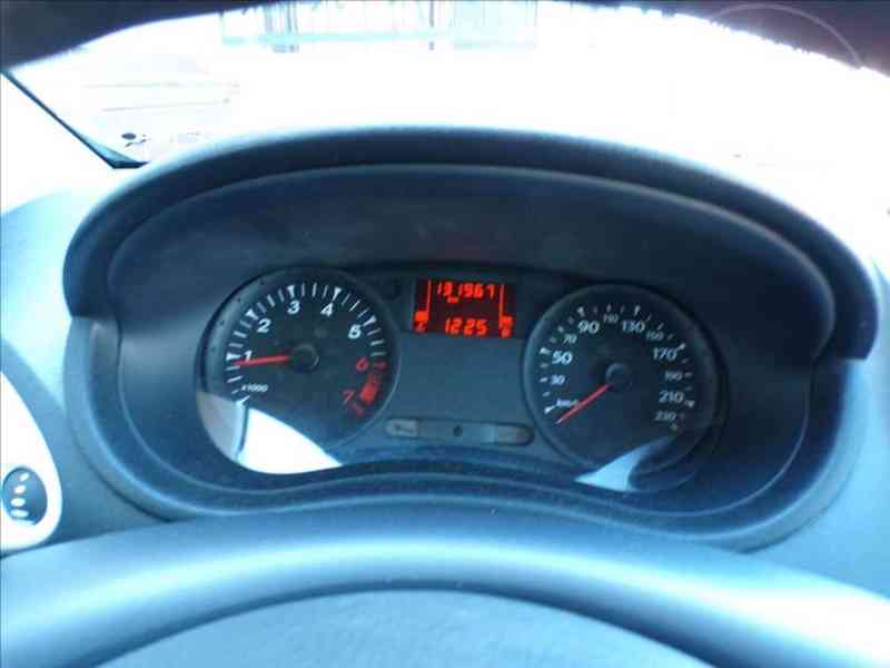 Renault Clio 1,2 16V KLIMA - foto 5