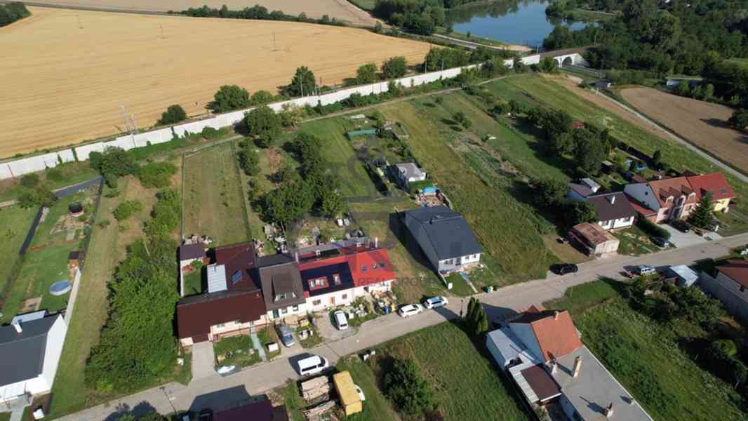 NABÍDKA STAVEBNÍHO POZEMKU V HRUŠOVANECH O CP 1.030 m2 - foto 12