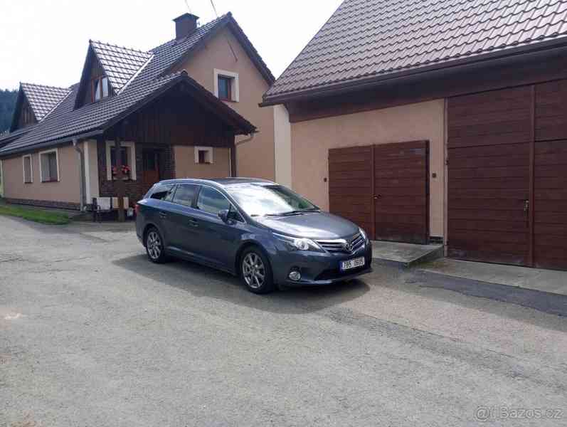 Toyota Avensis 2,0 - foto 1