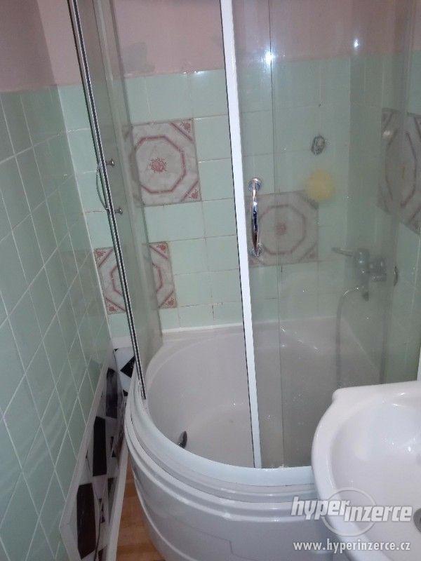 Pronájem větší garsonky v chomutovském experimentu - foto 9