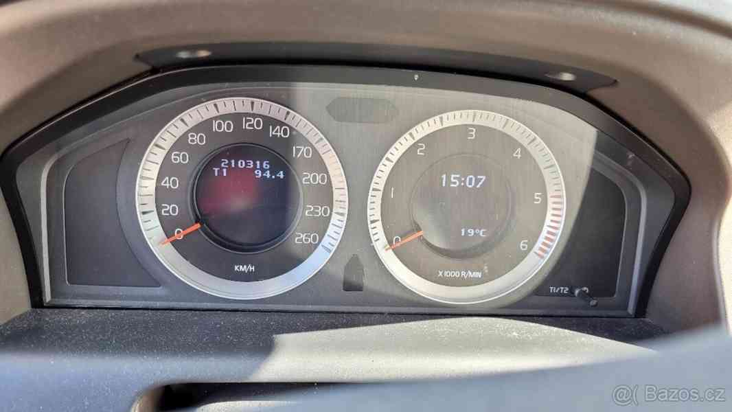 Volvo XC60 D5 automat, autoriz servis - foto 6