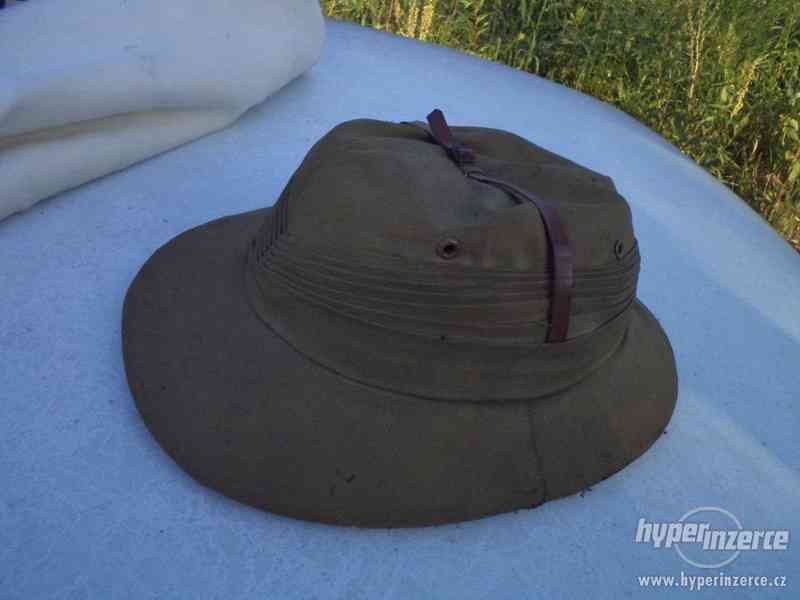 Prodám historický klobouk (SOLA) z British India z r.1930 - foto 1