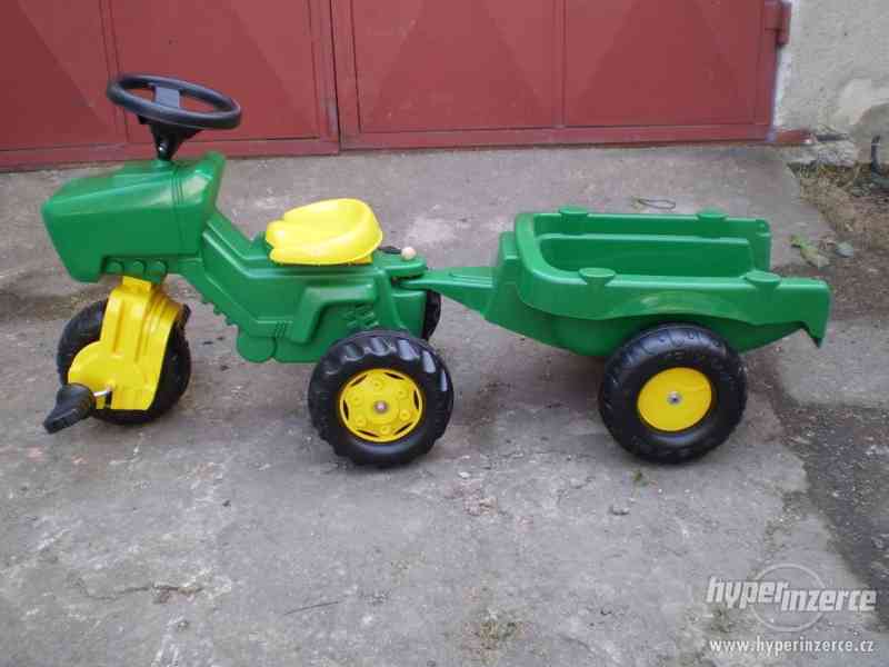 Šlapací traktor s vlekem zn. ROLLY TOYS - foto 1