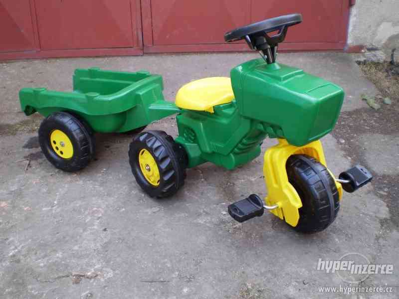 Šlapací traktor s vlekem zn. ROLLY TOYS - foto 2