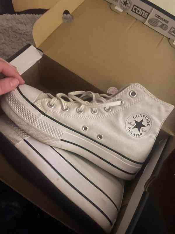 Converse na platformě  - foto 3