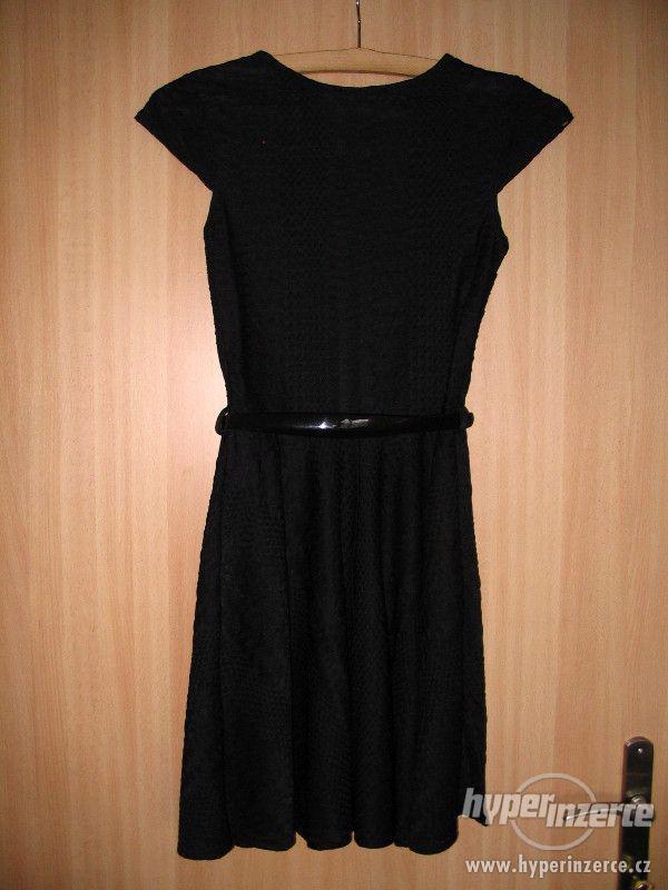 Nové dámské společenské šaty, pas 60 cm (2x 30 cm) - foto 2