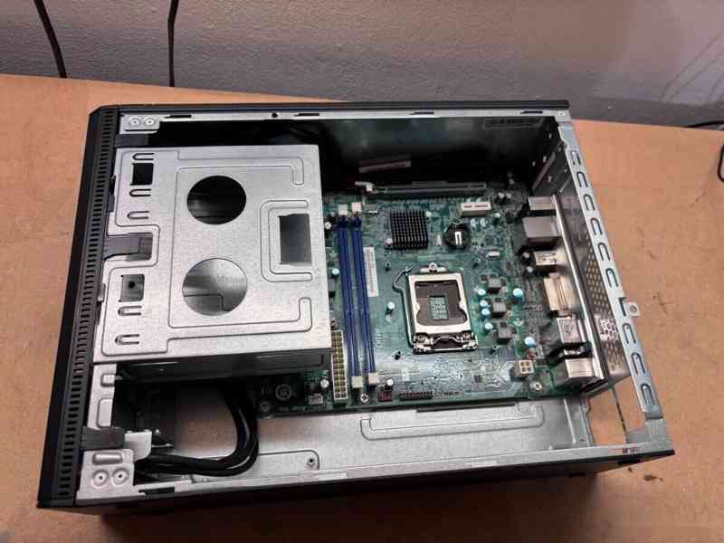 Predám pokazený počítač Acer Veriton X2631G na diely. - foto 4