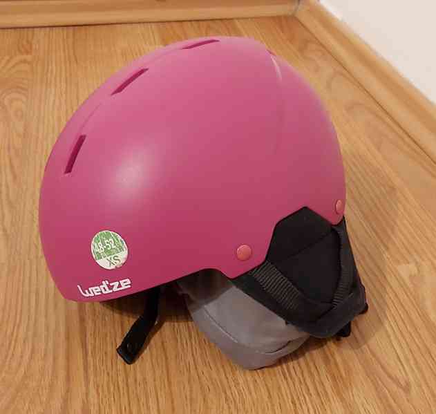 Dětská lyžařská helma s brýlemi - foto 1