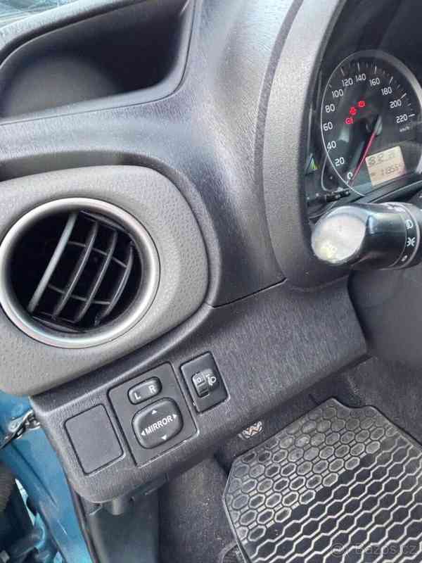 Toyota Yaris 1,0   VVT-i - foto 12