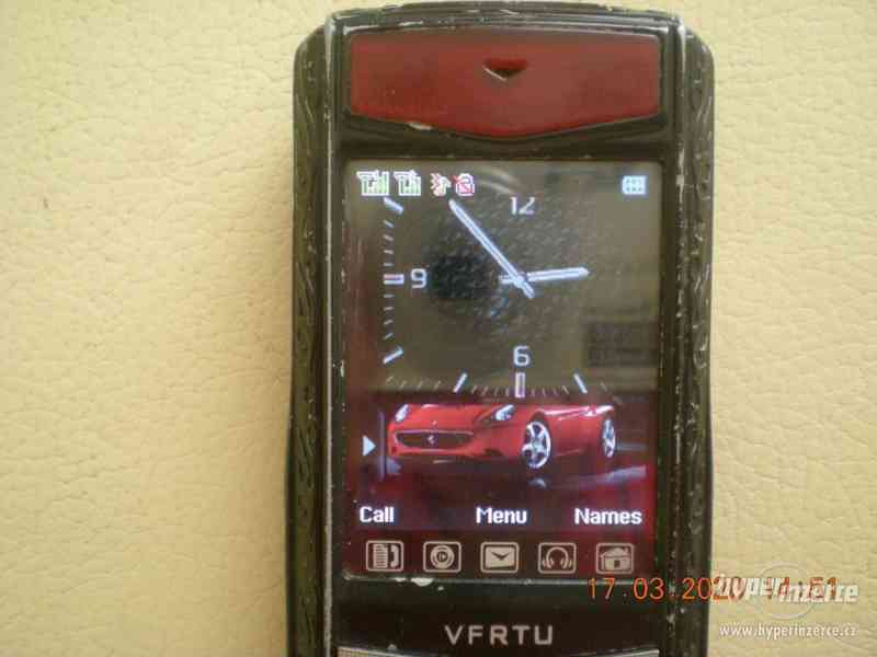 Vfrtu - mobilní telefon na dvě SIM karty s kovovým krytem - foto 2