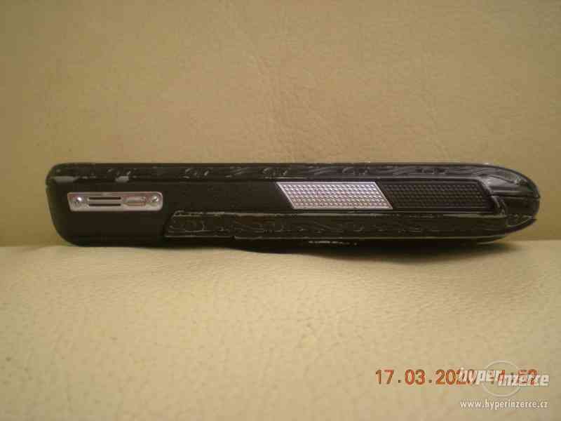 Vfrtu - mobilní telefon na dvě SIM karty s kovovým krytem - foto 3