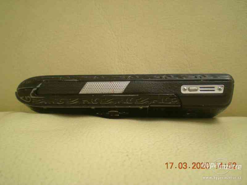Vfrtu - mobilní telefon na dvě SIM karty s kovovým krytem - foto 4