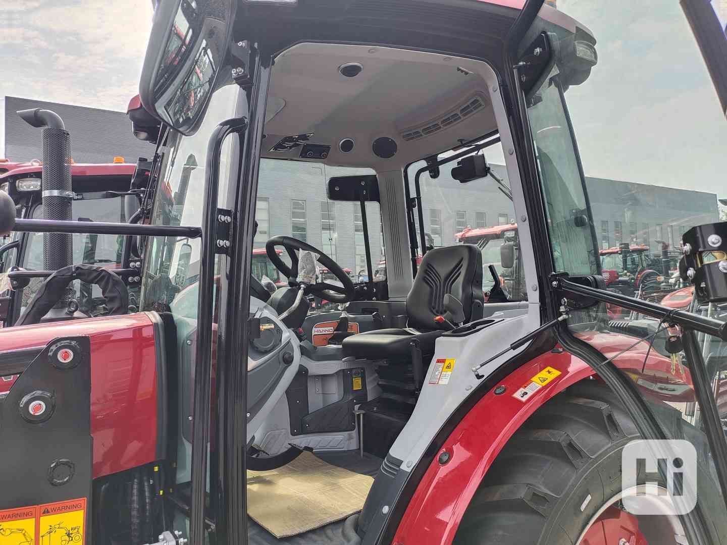 Traktor HANWO HWE 704 C, STAGE V, 4 válcový motor Víčko - foto 1