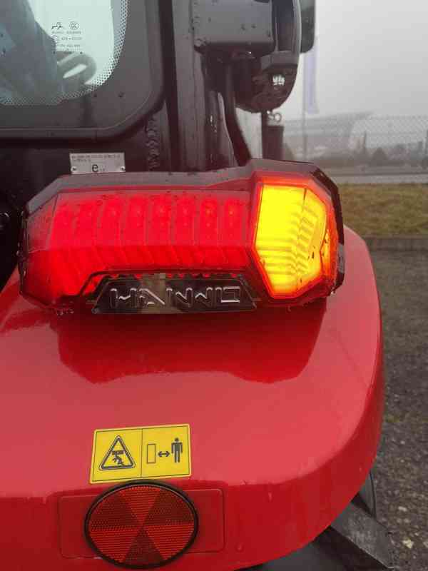 Traktor HANWO HWE 704 C, STAGE V, 4 válcový motor Víčko - foto 9