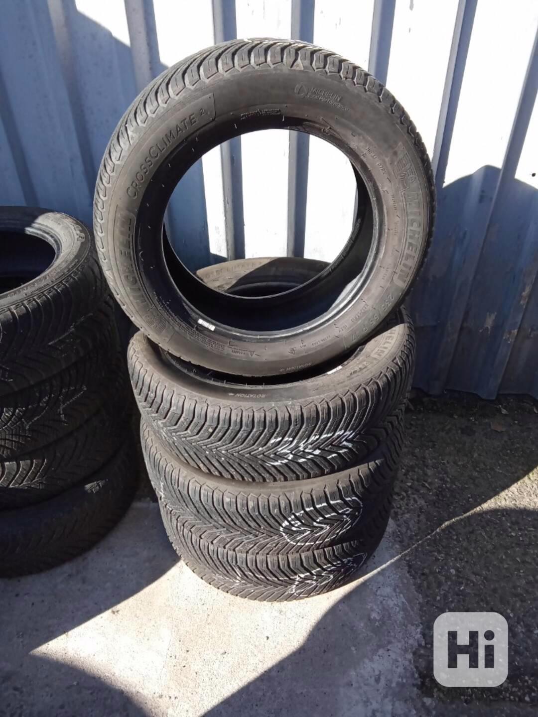 Sada 4 Pneu Michelin Cross Climate 2, 235/55 R17 - zimní - foto 1