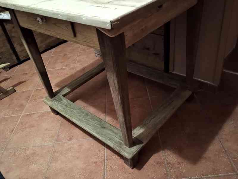 starý stůl po renovaci - foto 2