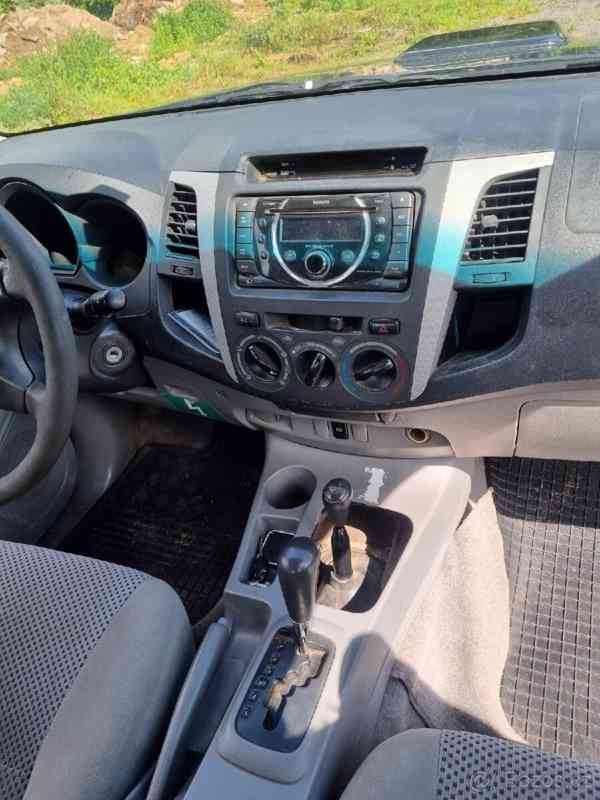 Toyota Hilux 3,0 - foto 12