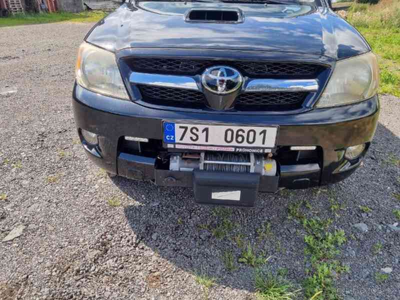 Toyota Hilux 3,0 - foto 13