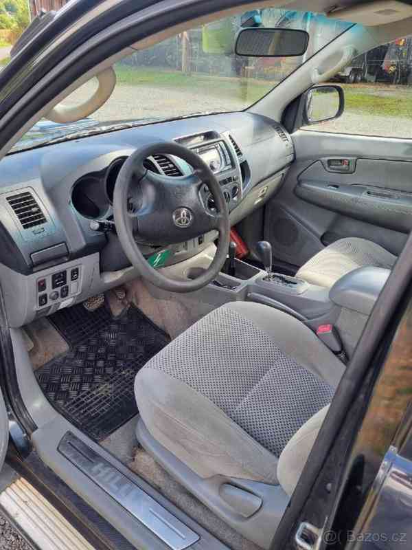 Toyota Hilux 3,0 - foto 16