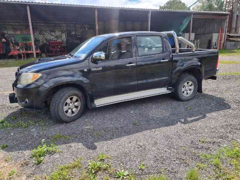 Toyota Hilux 3,0 - foto 2