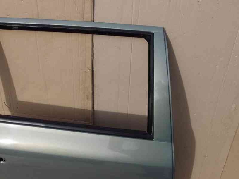 Pravé zadní dveře Škoda Octavia I combi - foto 3