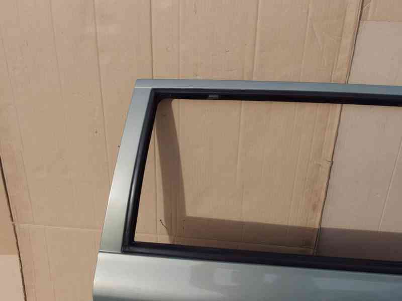 Pravé zadní dveře Škoda Octavia I combi - foto 2