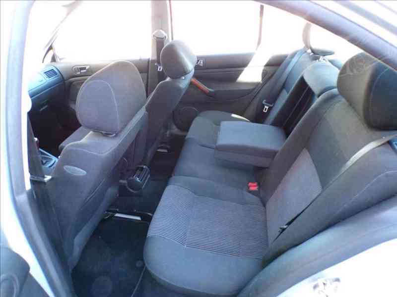 Volkswagen Bora 1,6 i DIGI.KLIMA - foto 9