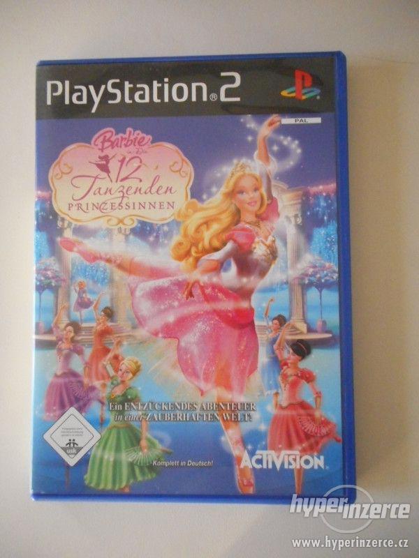 Hra Playstation 2 Barbie 12 tančících princezen - foto 1