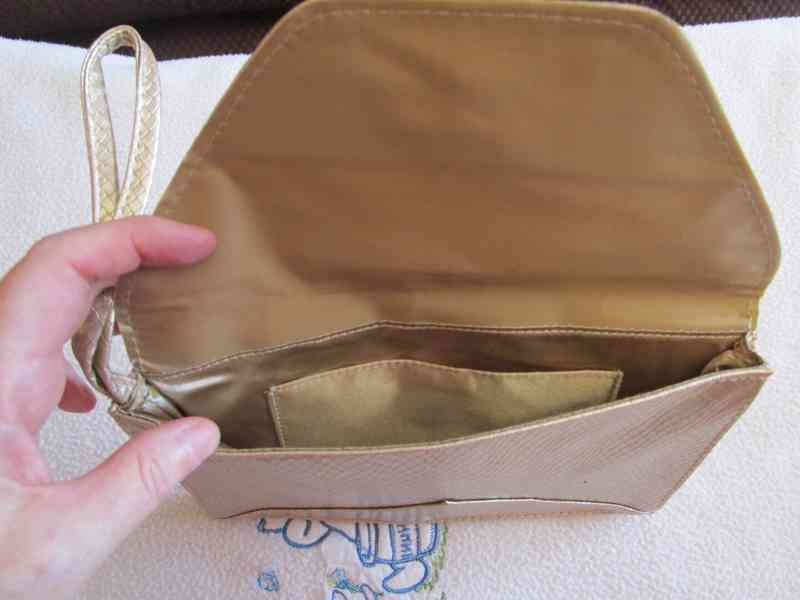 Nová zlatá společenská kabelka do ruky, uvnitř kapsička - foto 3