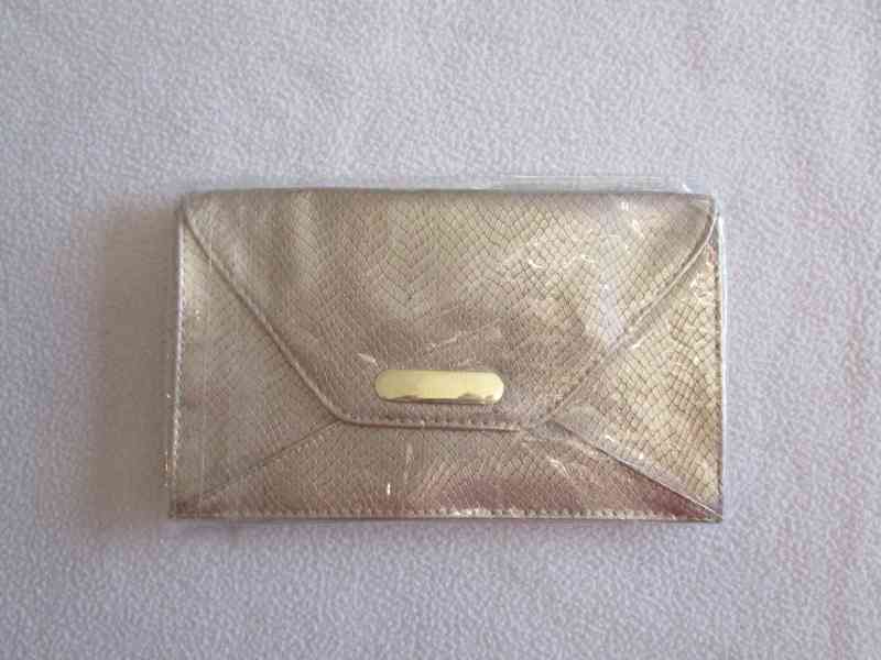Nová zlatá společenská kabelka do ruky, uvnitř kapsička - foto 2