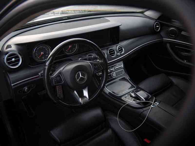 Mercedes-Benz E220d - foto 13