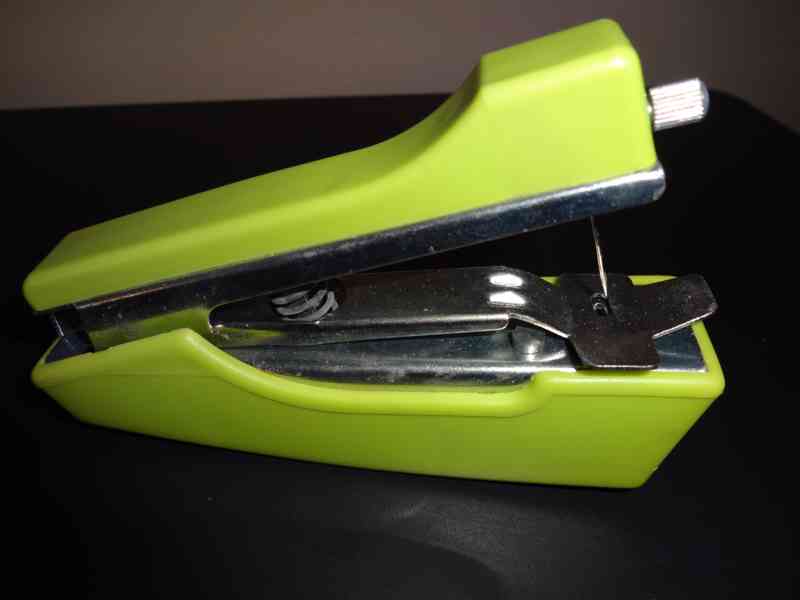 Šicí strojek - foto 2