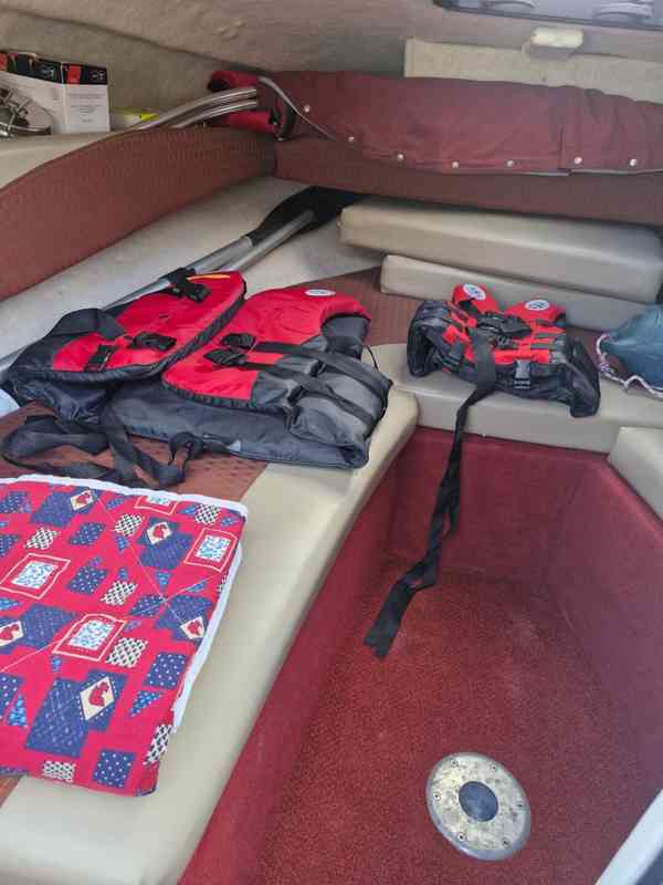 motorová loď BAYLINER CAPTIVA 192 - foto 8