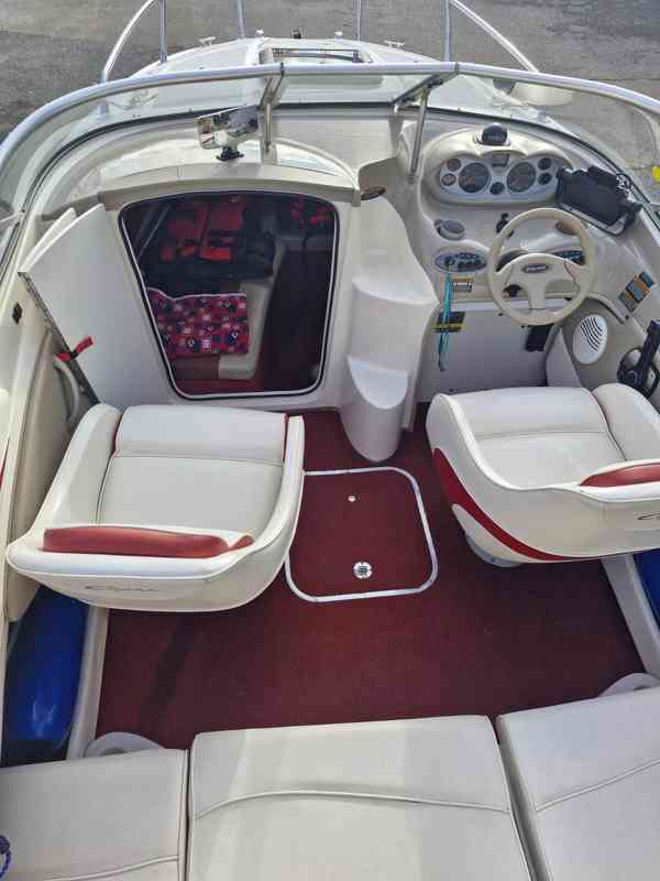 motorová loď BAYLINER CAPTIVA 192 - foto 20