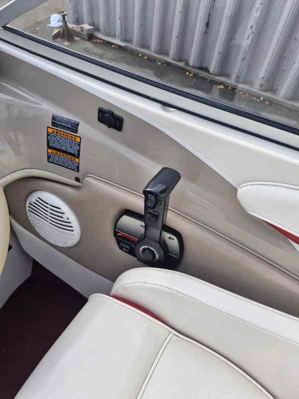 motorová loď BAYLINER CAPTIVA 192 - foto 13