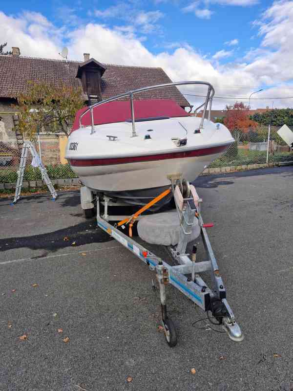 motorová loď BAYLINER CAPTIVA 192 - foto 3