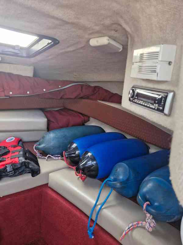 motorová loď BAYLINER CAPTIVA 192 - foto 9