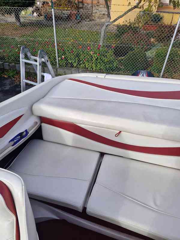motorová loď BAYLINER CAPTIVA 192 - foto 16