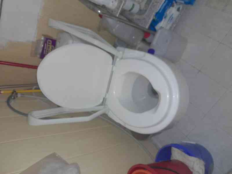 Toaletní nástavec s poklopem a odklopnými madly Meyra - foto 2