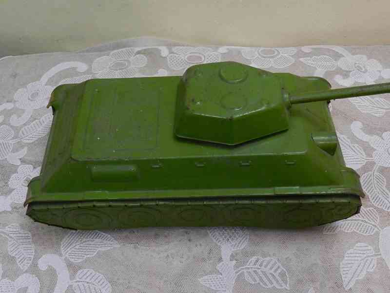 Krásný starý větší Ruský plechový Tank barva zelená - foto 2