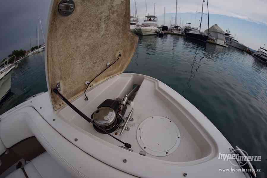 Sportovní motorová loď Four Winns H310, 2 motory, toaleta - foto 17