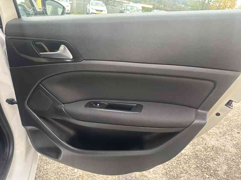 Peugeot 308 1.2i 81kW Navi/1Maj - foto 17