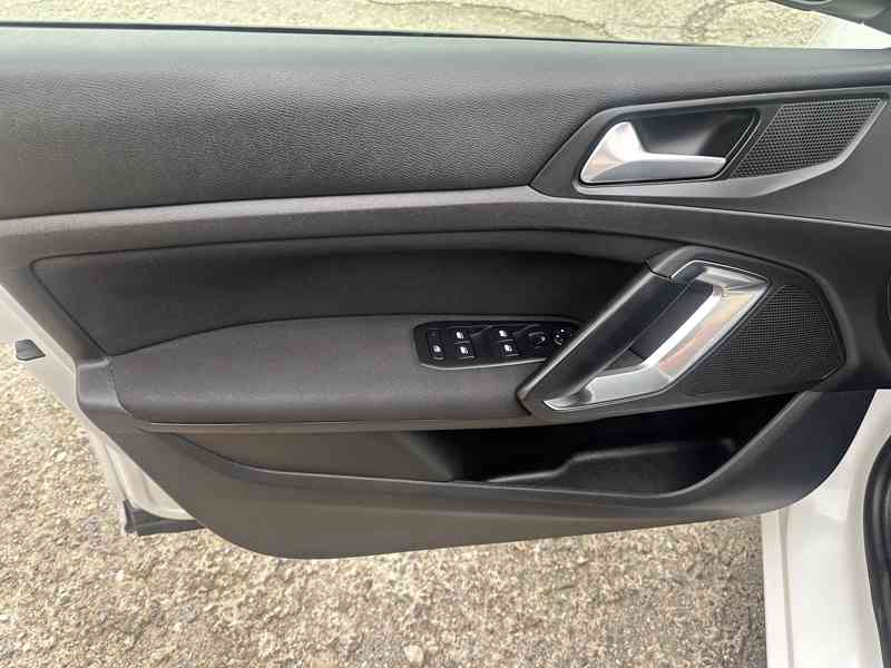 Peugeot 308 1.2i 81kW Navi/1Maj - foto 10