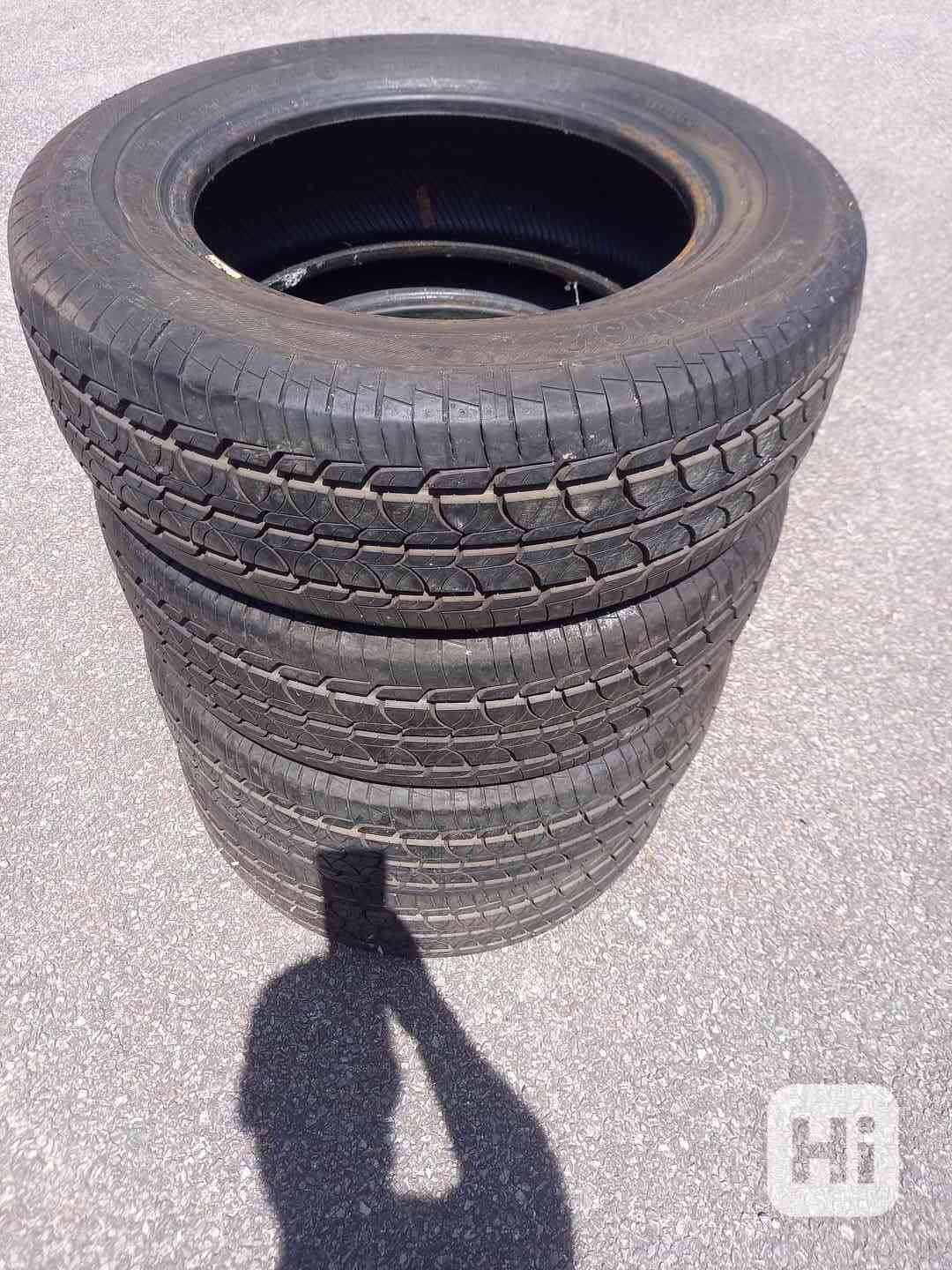 4ks téměř NOVÉ zátežové užitkové pneu 215/65R16C Prodám 4ks  - foto 1
