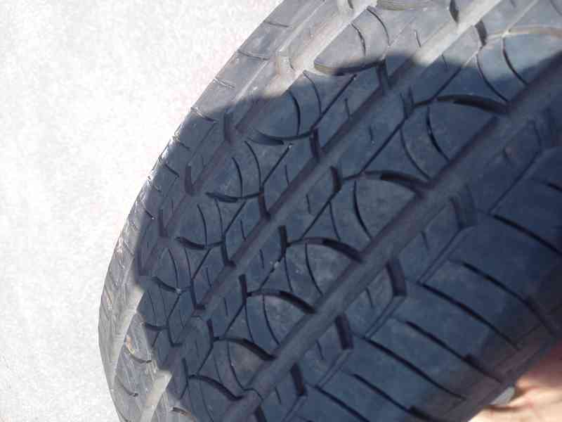 4ks téměř NOVÉ zátežové užitkové pneu 215/65R16C Prodám 4ks - foto 7