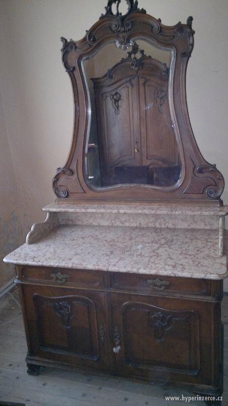 Vídeňské baroko - krásná loznice - foto 5