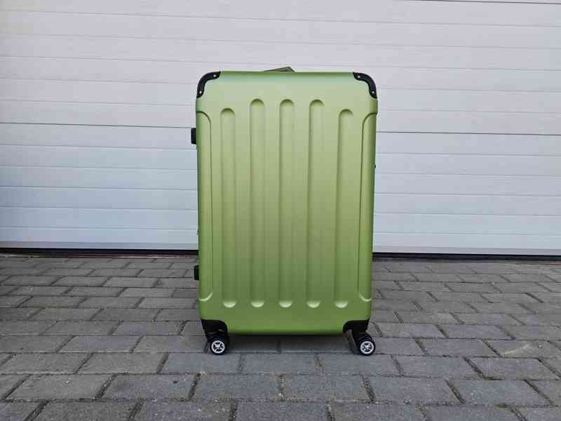 Cestovní skořepinový kufr velký zelený