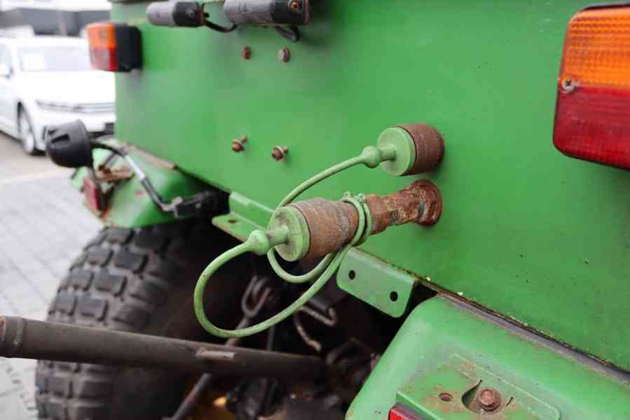 Traktor John Deere 2032R - foto 9